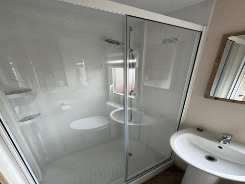 a bathroom with a shower and a sink at Captivating 3-Bed Cabin in Prestonpans in Prestonpans