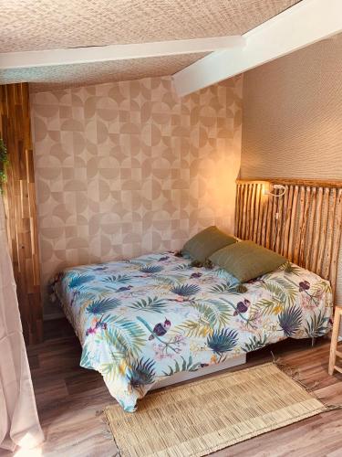 1 cama en una habitación con en Studio Gliss'in, en Lacanau-Océan