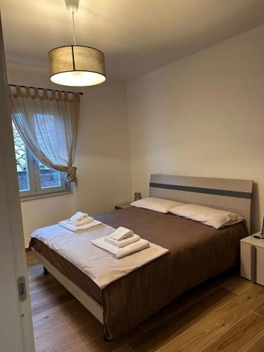 a bedroom with a bed with towels on it at Le Casette dei Nonni in Alviano
