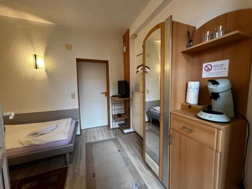 Ένα ή περισσότερα κρεβάτια σε δωμάτιο στο No.5 - Apartmenthaus in Stein