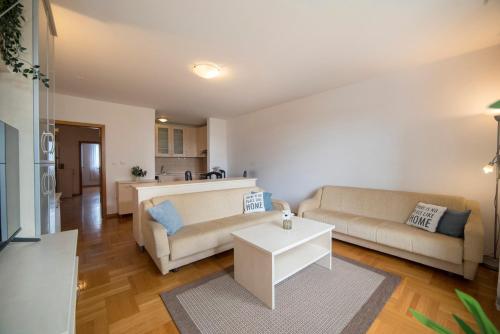 Marci Apartment - Comfortable Stay with Parking