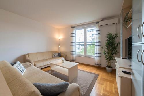 Marci Apartment - Comfortable Stay with Parking