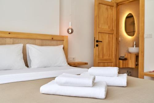 a bedroom with two beds with white towels on it at Audo Local in Antalya