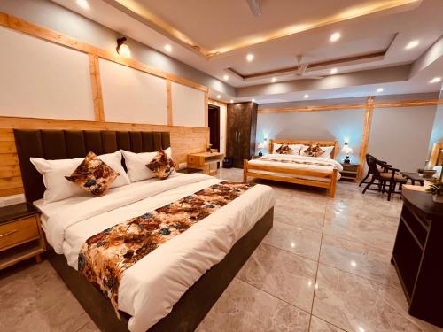 Llit o llits en una habitació de Kunzum Hotel