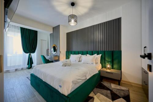 En eller flere senge i et værelse på Sunset View Apartment in Infinity Beach Resort - parking