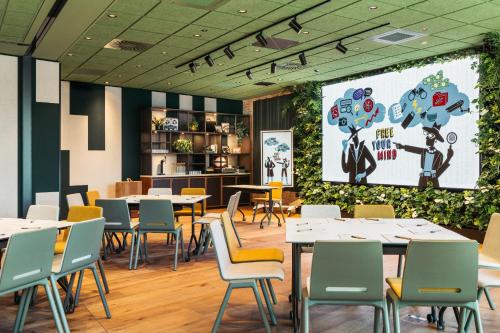 Hotel Schani UNO Cityにあるレストランまたは飲食店