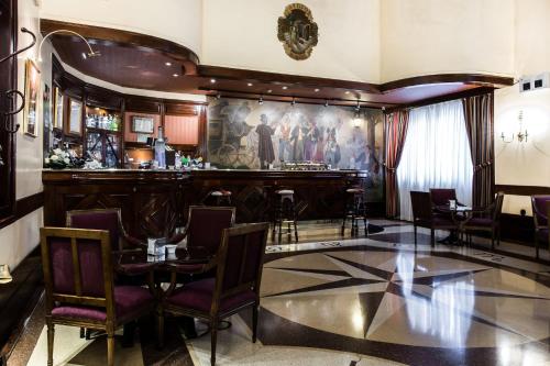 Hotel Carlton Image