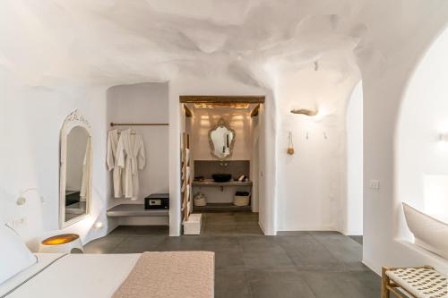 Uma cama ou camas num quarto em Numa Santorini