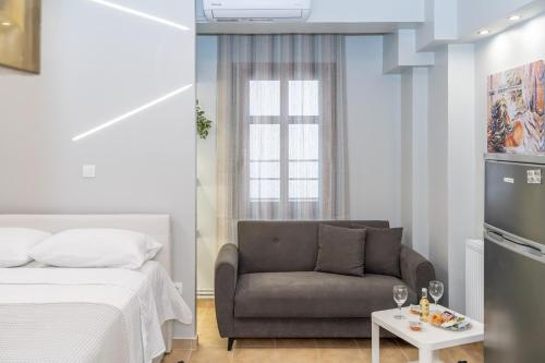 Naos Studio with free private parking of stayinthess