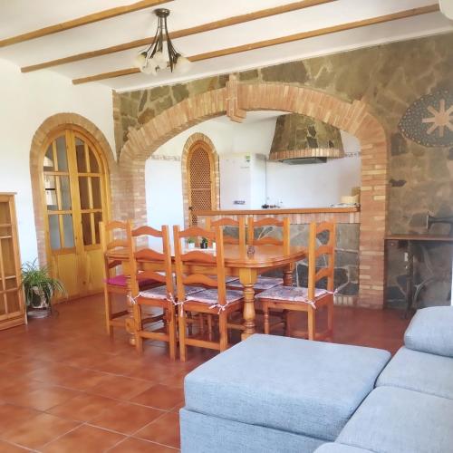 a kitchen and dining room with a table and chairs at RuralRusticHome in Altura