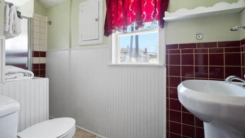 Ένα μπάνιο στο Governor's Mansion Guest Suites For Big Groups