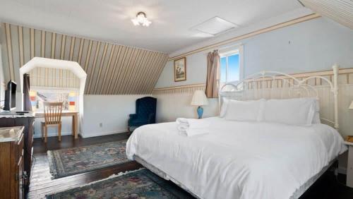 Ένα ή περισσότερα κρεβάτια σε δωμάτιο στο Governor's Mansion Guest Suites For Big Groups