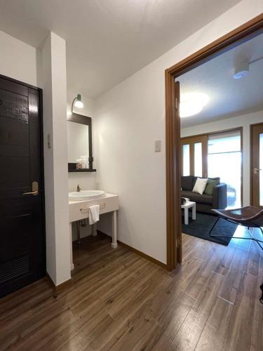 b hotel Dai3Himawari - 2BR good for 6PPL overlooking Peace Park with WIFI!