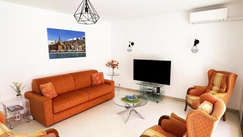 Casalionelantibes Large apartment with AC, king-size bed, garden and parking