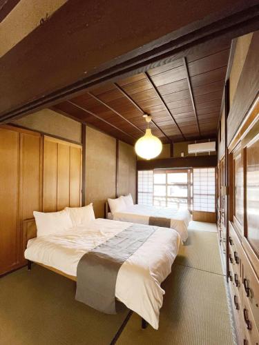 a bedroom with two beds in a room at b local Hayase House - Vacation Villa facing ocean view with BBQ Grill Free Parking Space in Kure