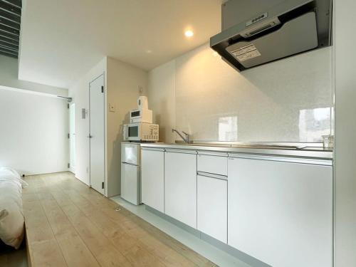Kuchyň nebo kuchyňský kout v ubytování bHOTEL Arts Dobashi - Beautiful Studio Apt City Center for 6 Ppl
