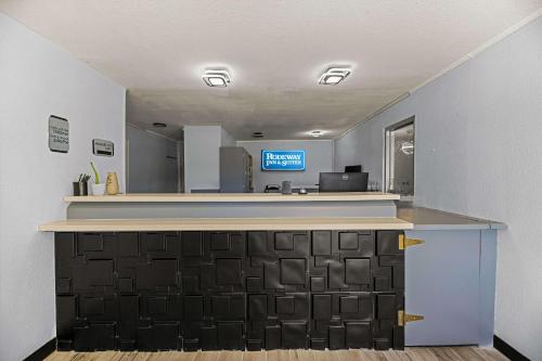 a bar in a dental office with a mirror at Rodeway Inn Midland South in Midland