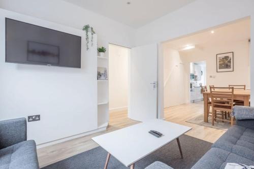 a living room with a couch and a table at Refurbished High Spec CENTRAL Family Home in Cambridge