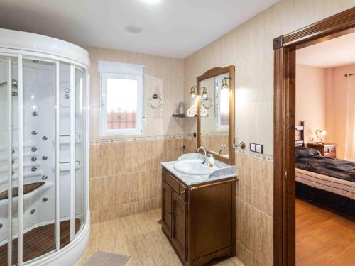 a bathroom with a sink and a shower at Casa rosa del romeral in Nigüelas