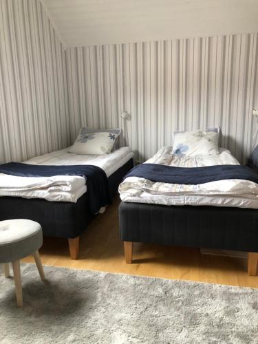 Una cama o camas en una habitación de Galärvägen 4 A