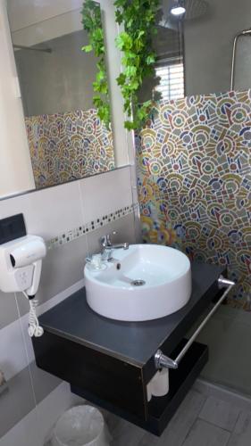 Un baño de SuiteSicily Rooms Palermo