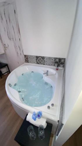 Un baño de SuiteSicily Rooms Palermo