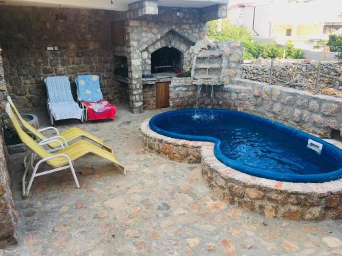 Ferienhaus mit Pool für bis zwölf Personen und 200m vom Meer