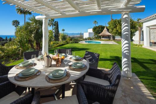 Absolute High End Villa Near Beach with Jacuzzi!