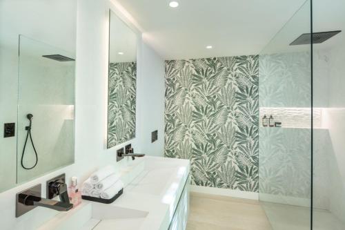 Absolute High End Villa Near Beach with Jacuzzi!