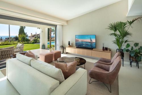 Absolute High End Villa Near Beach with Jacuzzi!