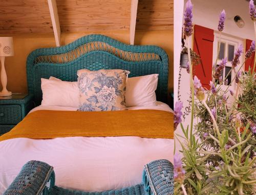 Postel nebo postele na pokoji v ubytování Hocus Pocus Cottage