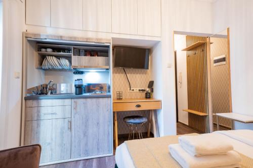 F & B Collection - Mini Studio for 2
