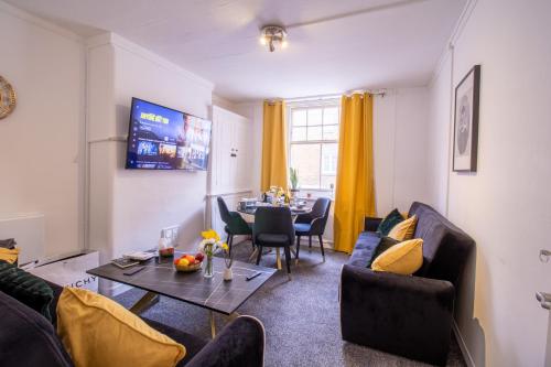 a living room with a couch and a table at Chic Urban Retreat 1 Bedroom Gem in Covent Garden 3AB in London