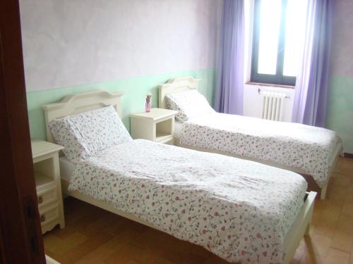 Ліжко або ліжка в номері Casale Beatrice degli Olivi