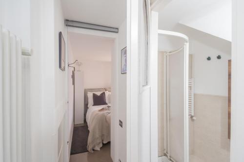 Koupelna v ubytování Pretty Studio in Old Town by Rent All Como