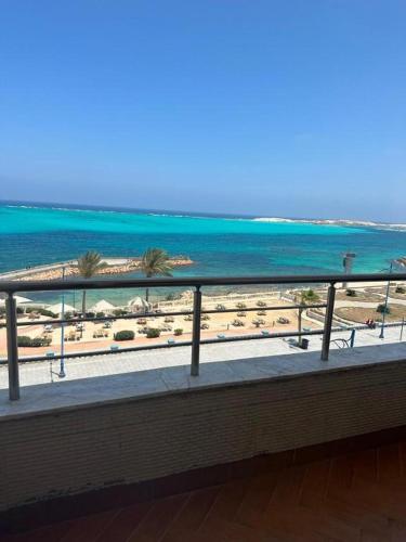a balcony with a view of the beach and the ocean at Aros Elbahr in Marsa Matruh