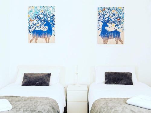 Un pat sau paturi într-o cameră la Apartamento en Tenor Fleta