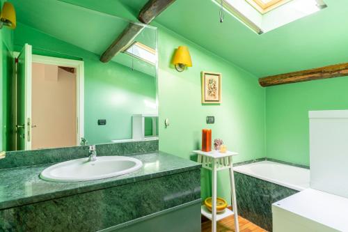 Ванная комната в Casa Ginevra - 3 Minutes Walk from the Sea