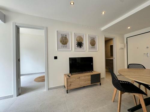 Μια τηλεόραση ή/και κέντρο ψυχαγωγίας στο Palm Beach Rentals