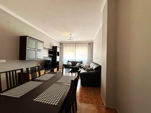 BAJBAJ - Renovated Ground-Floor 2-Bedroom, No Stairs - 100 m from Bajondillo Beach