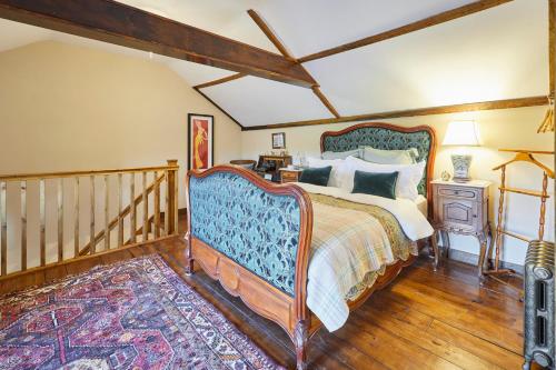 Cama ou camas em um quarto em Host & Stay - Black Mountain Escapes