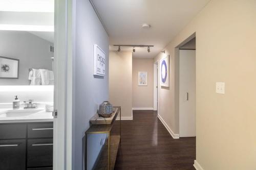 a hallway of a bathroom with a sink at 2B 2BA Exquisite Apartment With Views, Indoor Pool & Gym by ENVITAE in Chicago