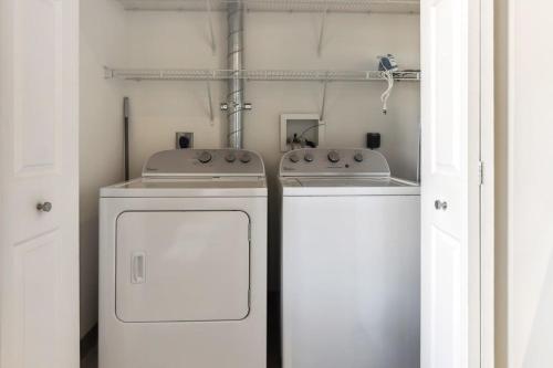 a laundry room with a washer and dryer at 2BR Spacious Historic Loft With Pool in Pittsburgh
