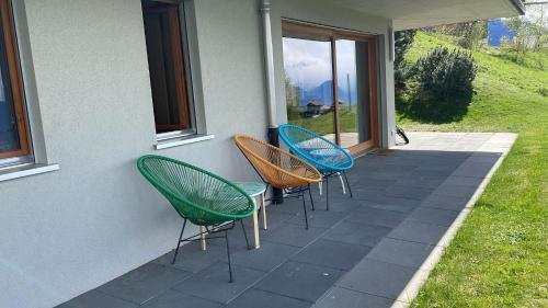 a group of chairs sitting on a patio at Joli appartement 2 pièces et demi tout confort, Balcon du Ciel NAX Mont-Noble in Nax