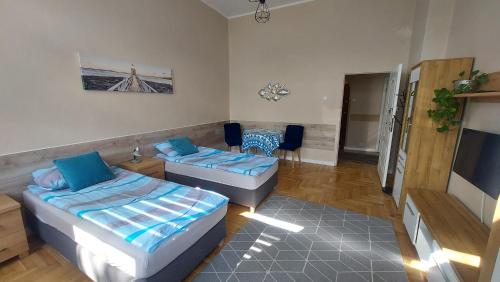 a living room with two beds and a table at Wanta 2 Kołobrzeg in Kołobrzeg