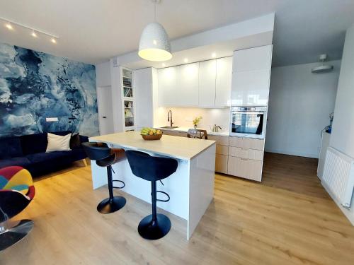 Luxury modern new apartment with garden&free parking,close to Wroclaw self check-in 24h
