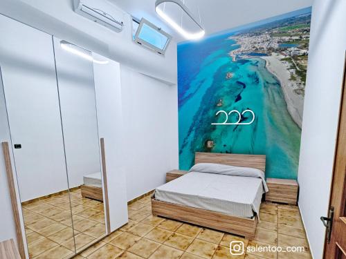 a room with a bed and a painting on the wall at SeaBreeze - Torre San Giovanni in Torre San Giovanni Ugento