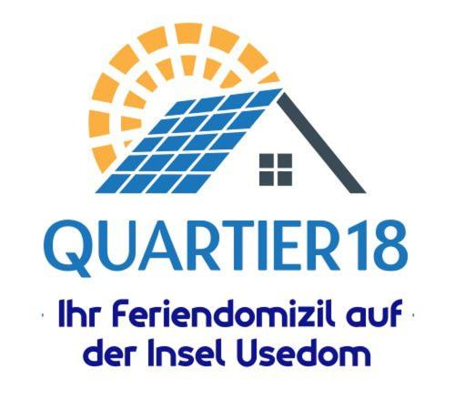 ein Logo eines Hauses mit Sonnenkollektoren darauf in der Unterkunft Ferienhaus Quartier18 strandnah S2 in Ostseebad Karlshagen