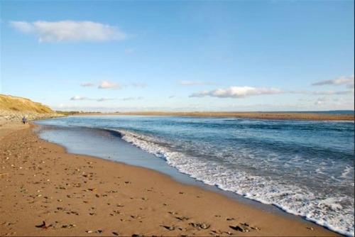 a beach with the ocean and the shoreline at Islands View in Wexford