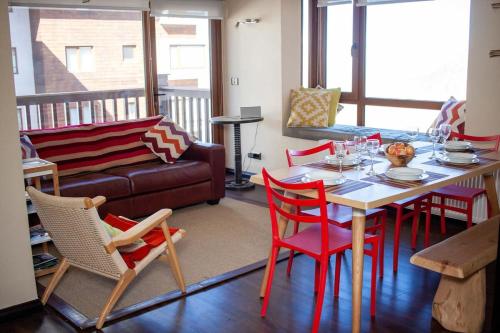 a living room with a table and chairs and a couch at HOM I 6PAX Ski-Out en Valle Nevado Edif El Plomo EP607 in Farellones